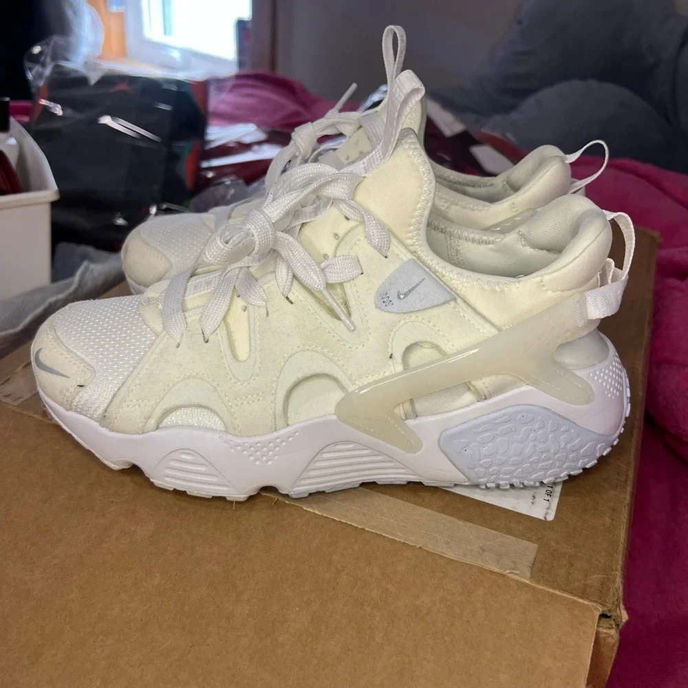 X SOLD X Nike off white Huaraches- worn one time - Picture 1 of 9